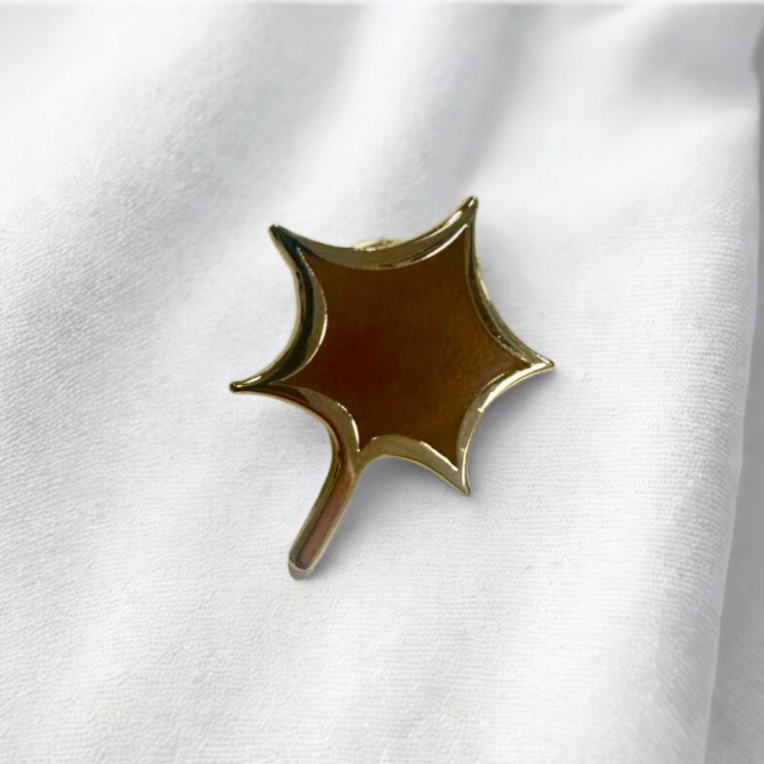 The brown leaf pin